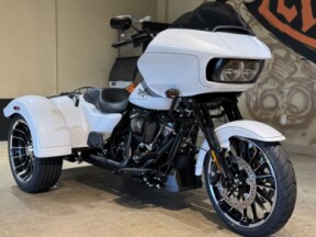FLTRT 2025 Road Glide® 3 thumb 1