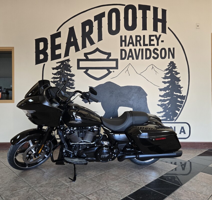 2025 Harley-Davidson Road Glide Vivid Black - Black Finish