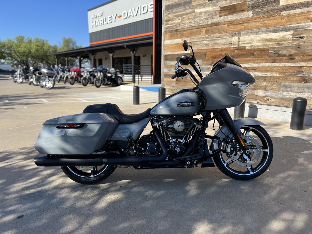 2025 Harley-Davidson Road Glide Billiard Gray - Black Finish