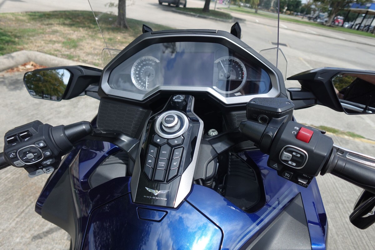 2018 Honda Gold Wing Tour DCT GL1800D - Photo 10