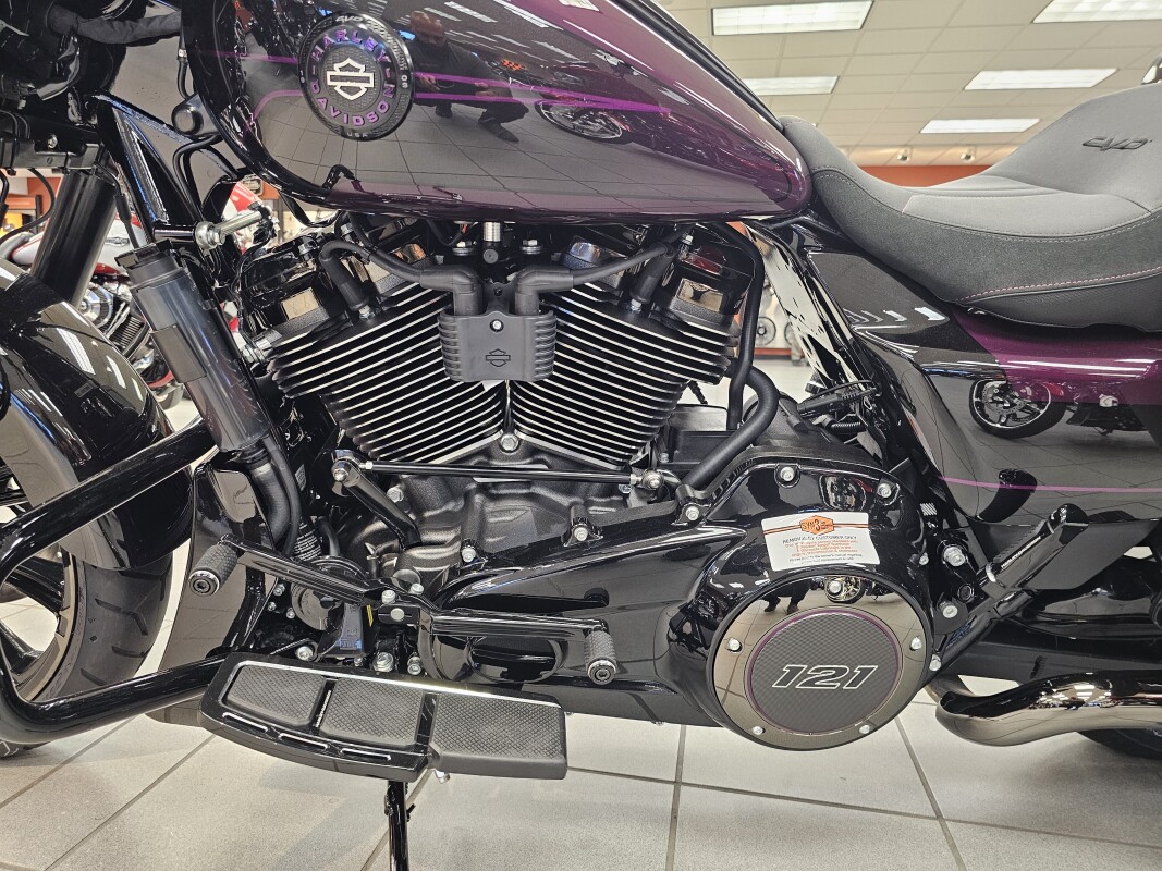 FLHXSE 2025 CVO™ Street Glide™, photo 15