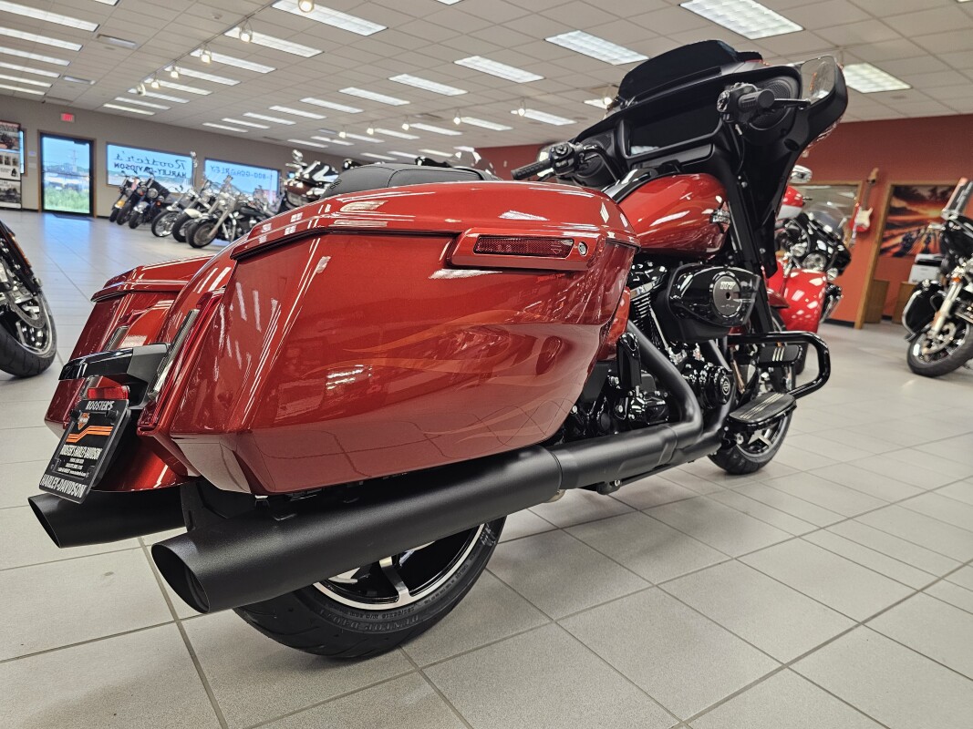 FLHX 2025 Street Glide - Photo 8
