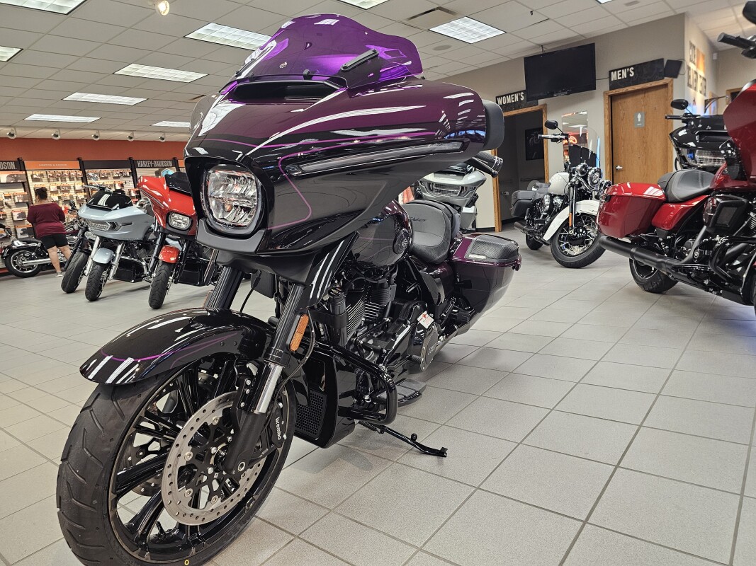FLHXSE 2025 CVO Street Glide - Photo 4