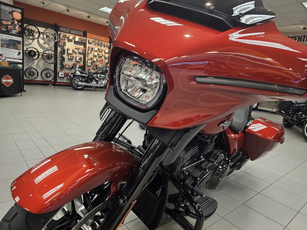 FLHX 2025 Street Glide - Photo 10