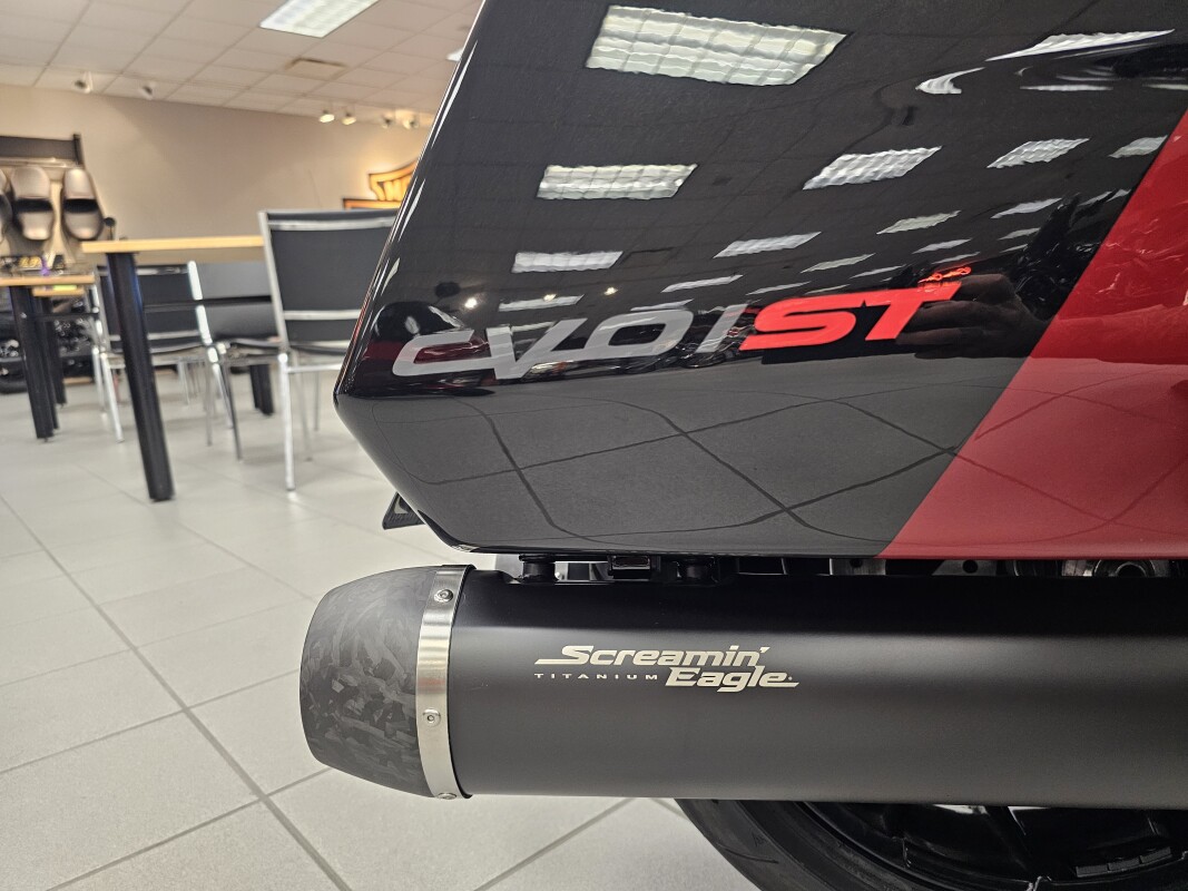 FLTRXSTSE 2025 CVO Road Glide ST - Photo 9