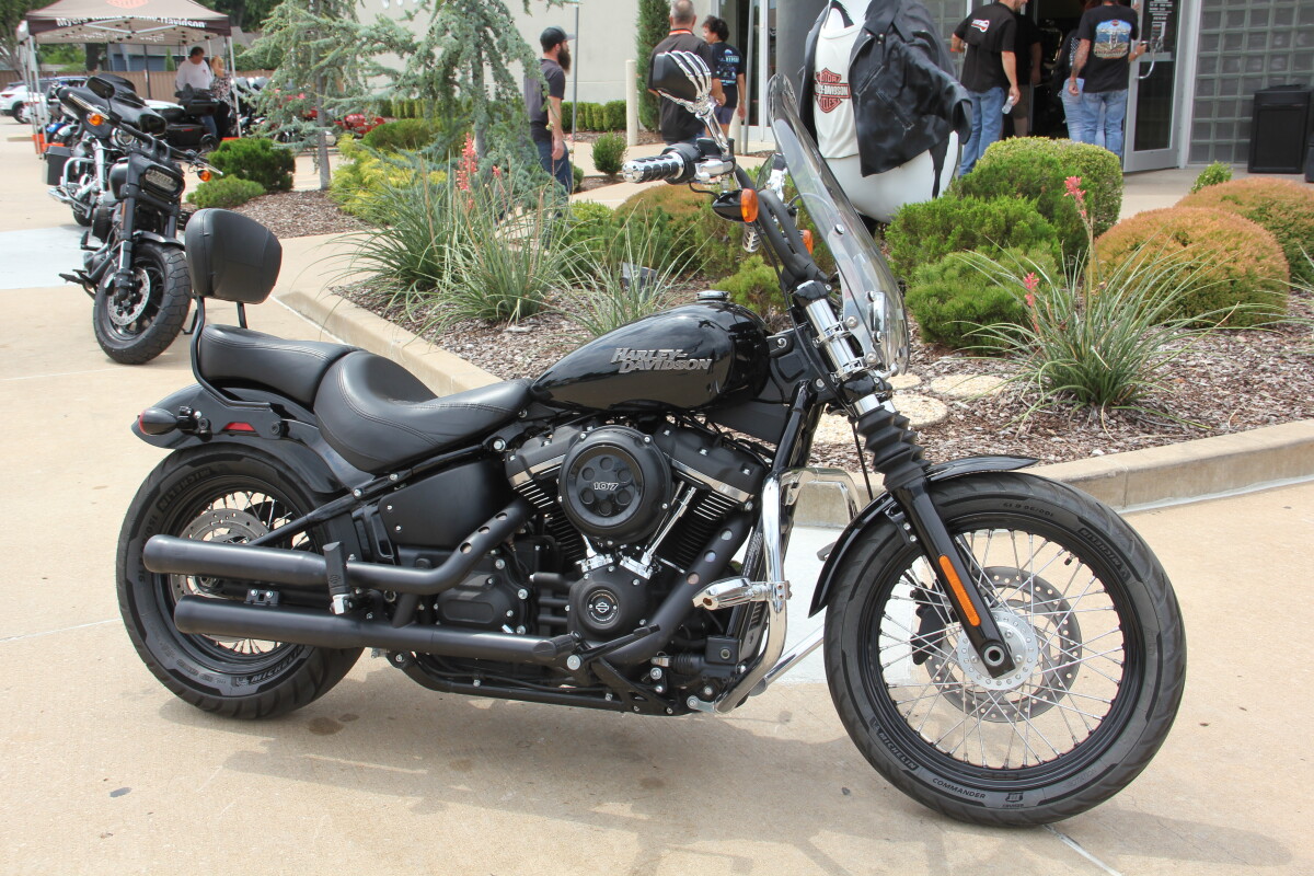 2020 Harley-Davidson Street Bob Vivid Black - Photo 4