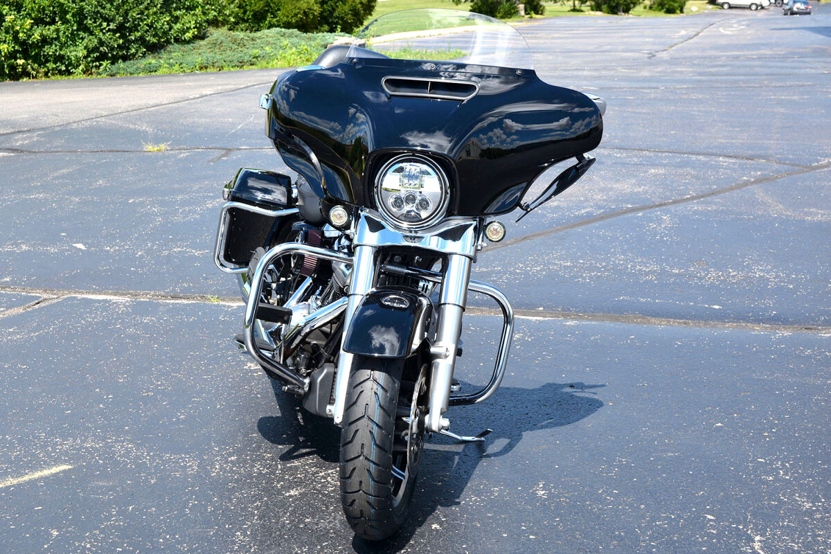 2019 Harley-Davidson Electra Glide Standard Vivid Black - Photo 2