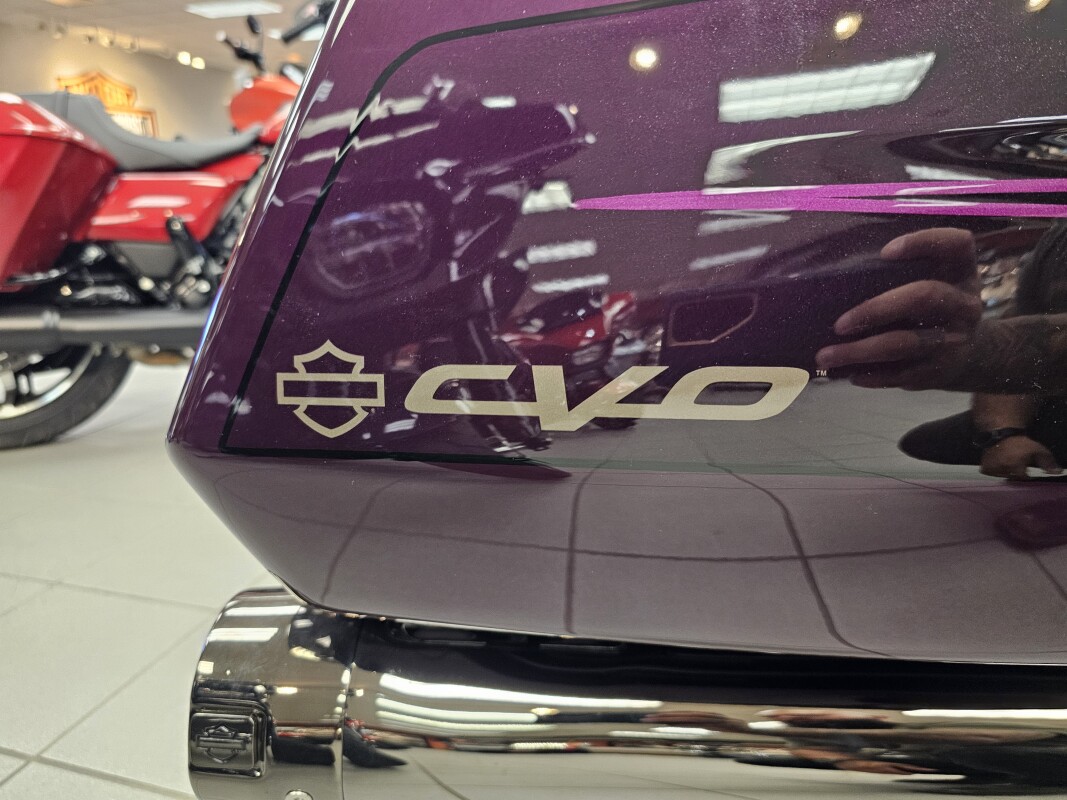 FLHXSE 2025 CVO™ Street Glide™, photo 11