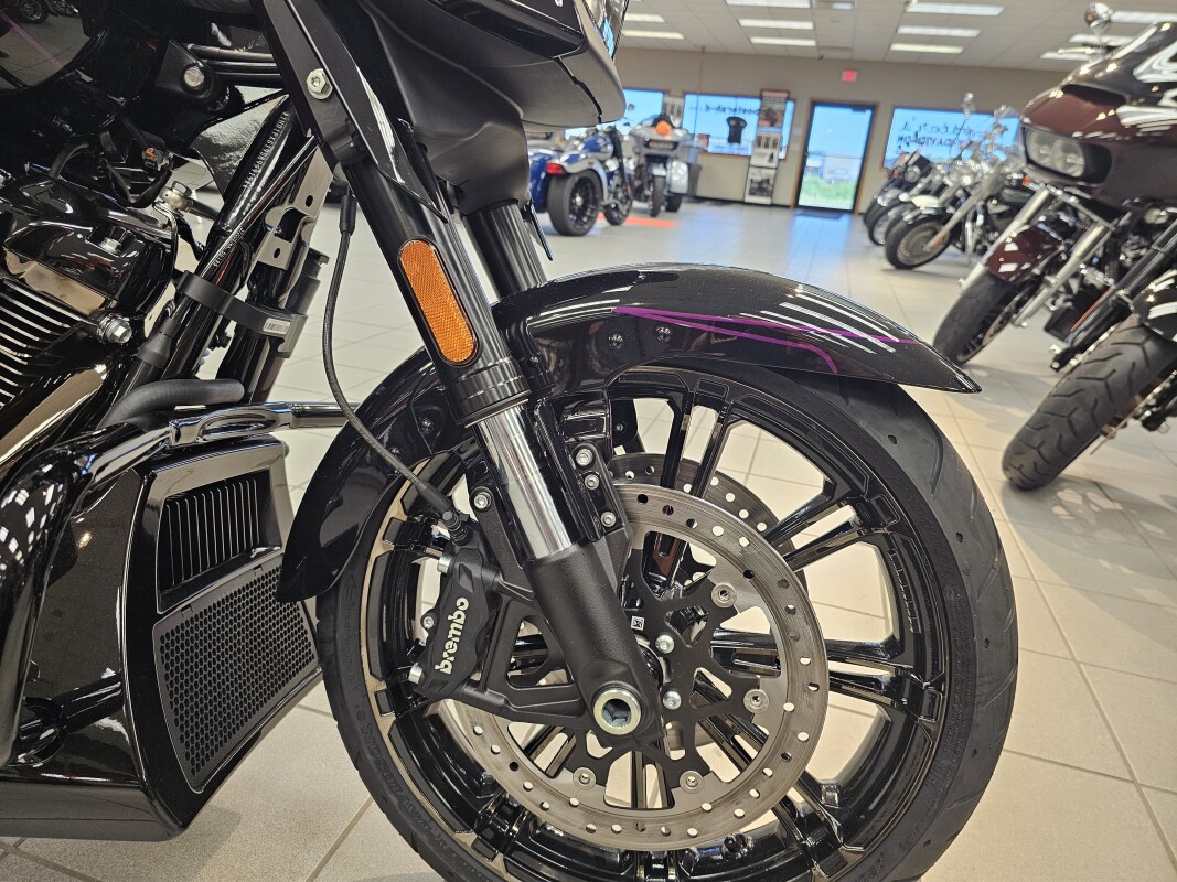 FLHXSE 2025 CVO™ Street Glide™, photo 13