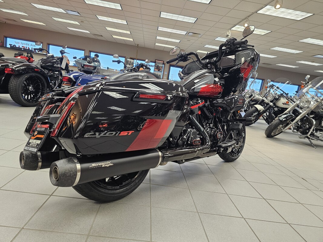 FLTRXSTSE 2025 CVO Road Glide ST - Photo 8