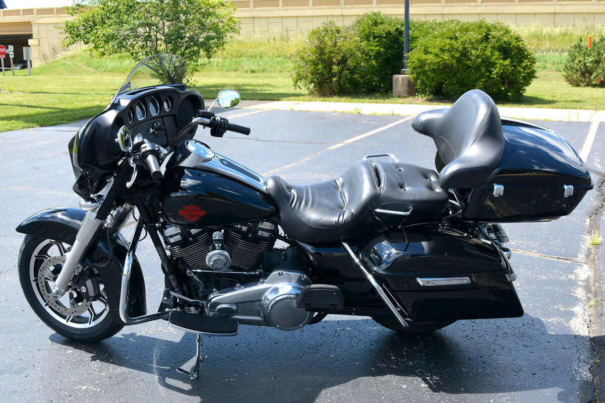 2019 Harley-Davidson Electra Glide Standard Vivid Black - Photo 3
