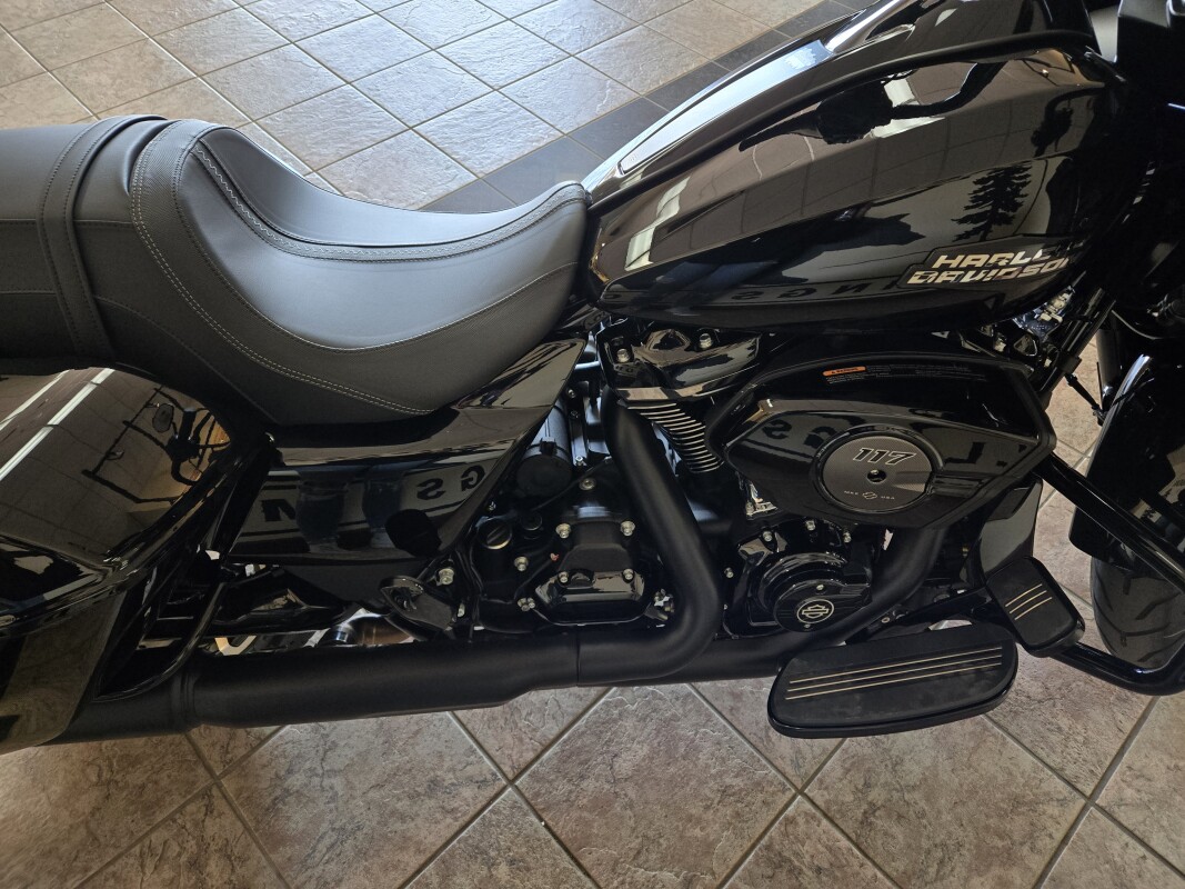 2025 Harley-Davidson Road Glide Vivid Black - Black Finish - Photo 2