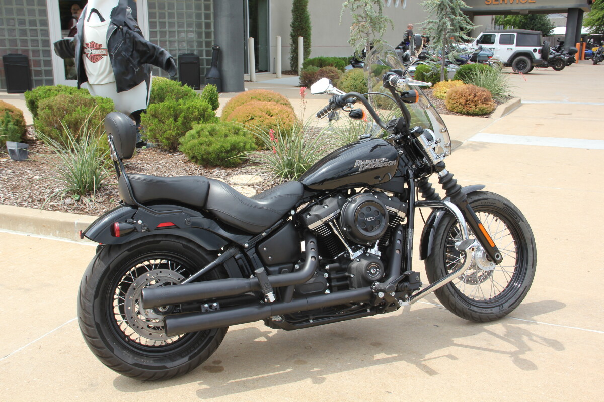 2020 Harley-Davidson Street Bob Vivid Black - Photo 5