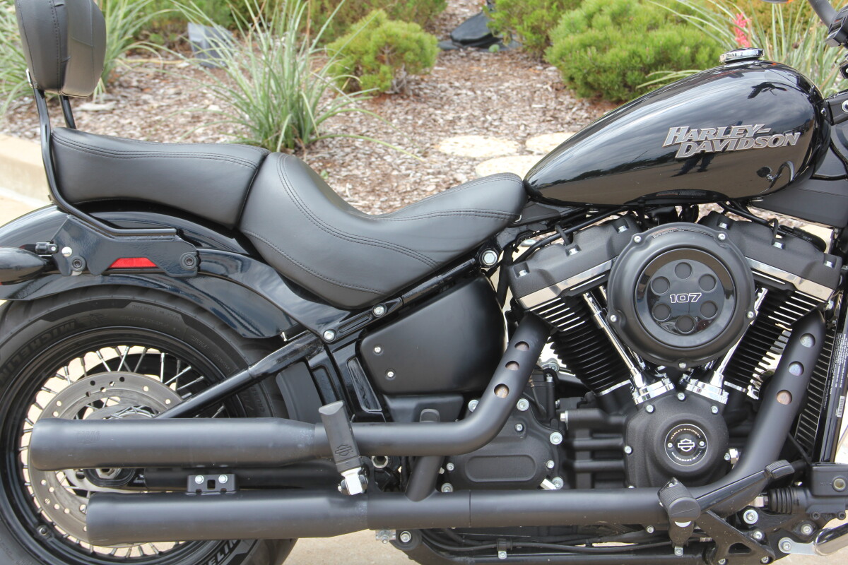 2020 Harley-Davidson Street Bob Vivid Black - Photo 10