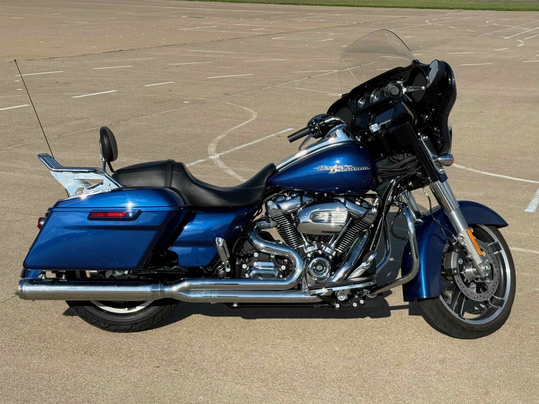 2017 Harley-Davidson® Street Glide® Special Superior Blue