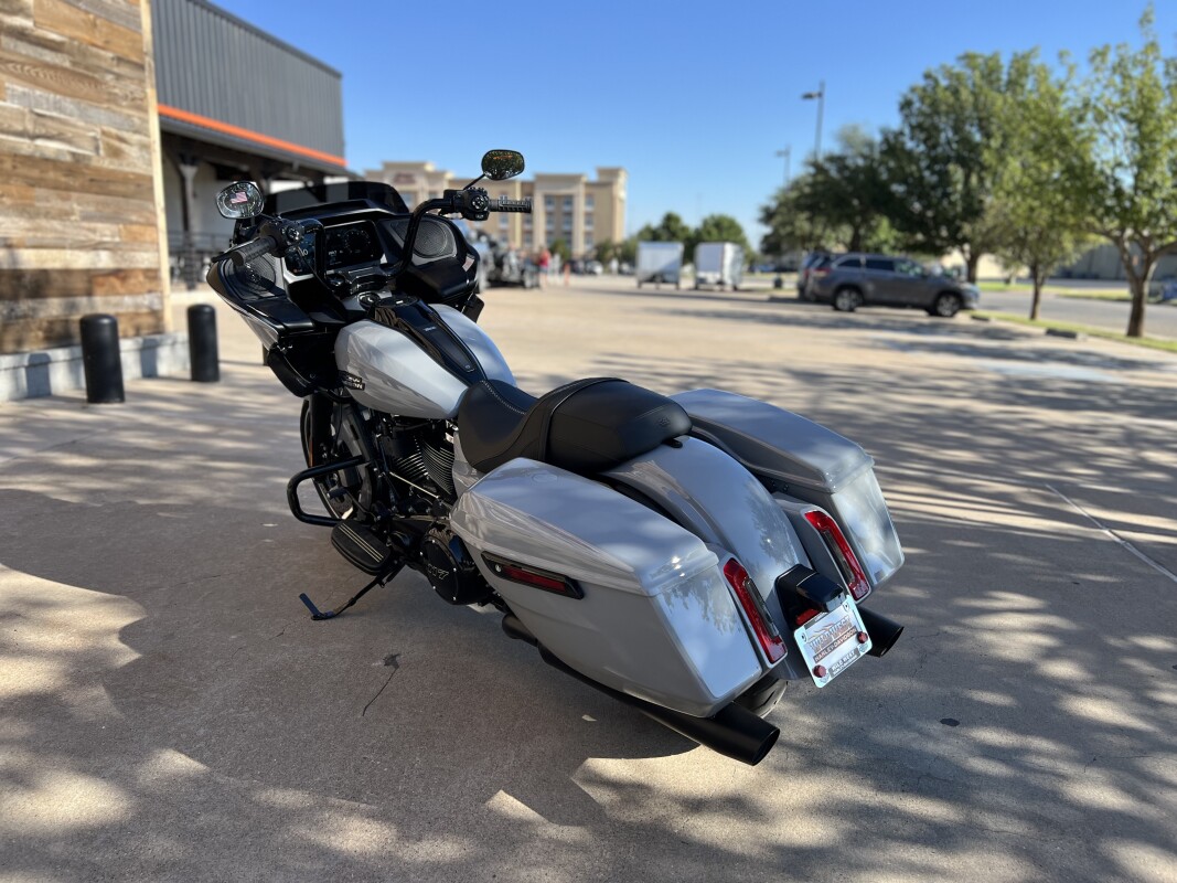 2025 Harley-Davidson Road Glide Billiard Gray - Black Finish - Photo 6