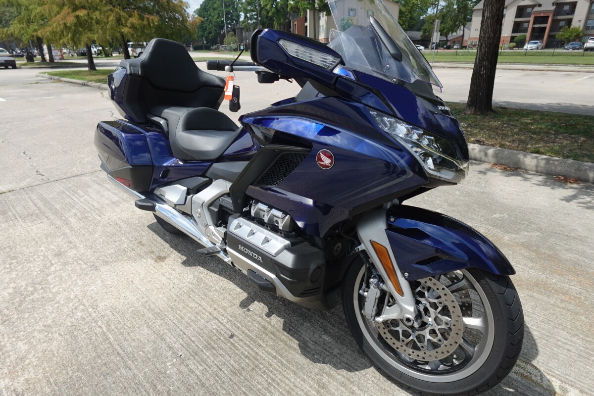 2018 Honda Gold Wing Tour DCT GL1800D - Photo 2