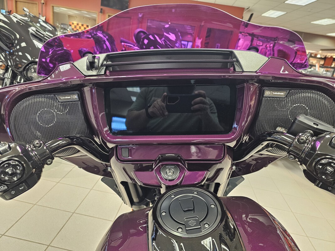 FLHXSE 2025 CVO™ Street Glide™, photo 18