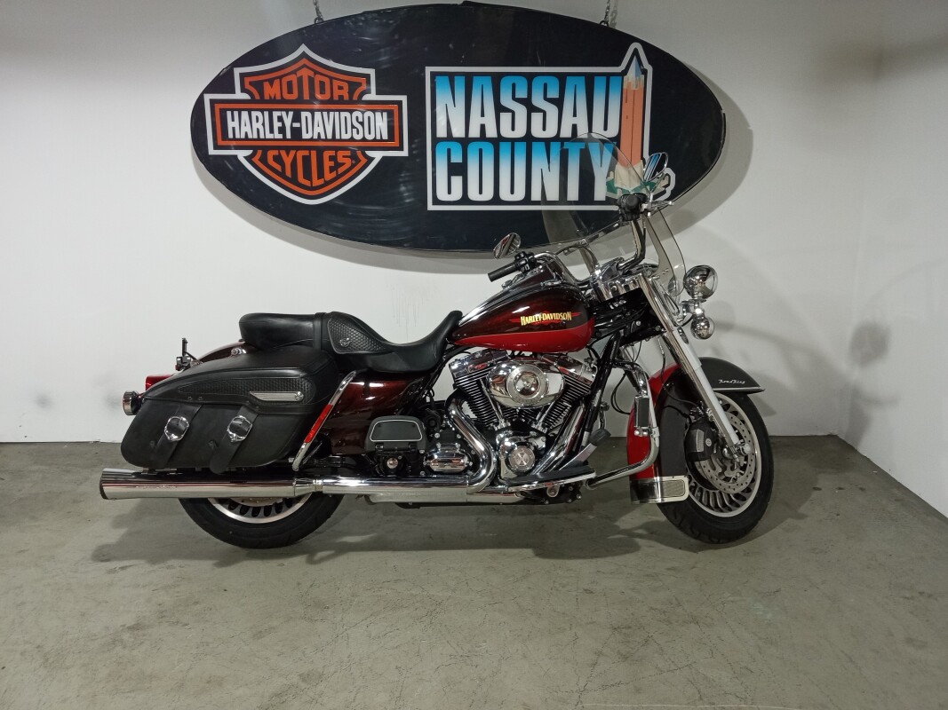 2010 Harley-Davidson® Road King® Classic Merlot Sunglo 2010 Harley-Davidson® Road King® Classic Merlot Sunglo
