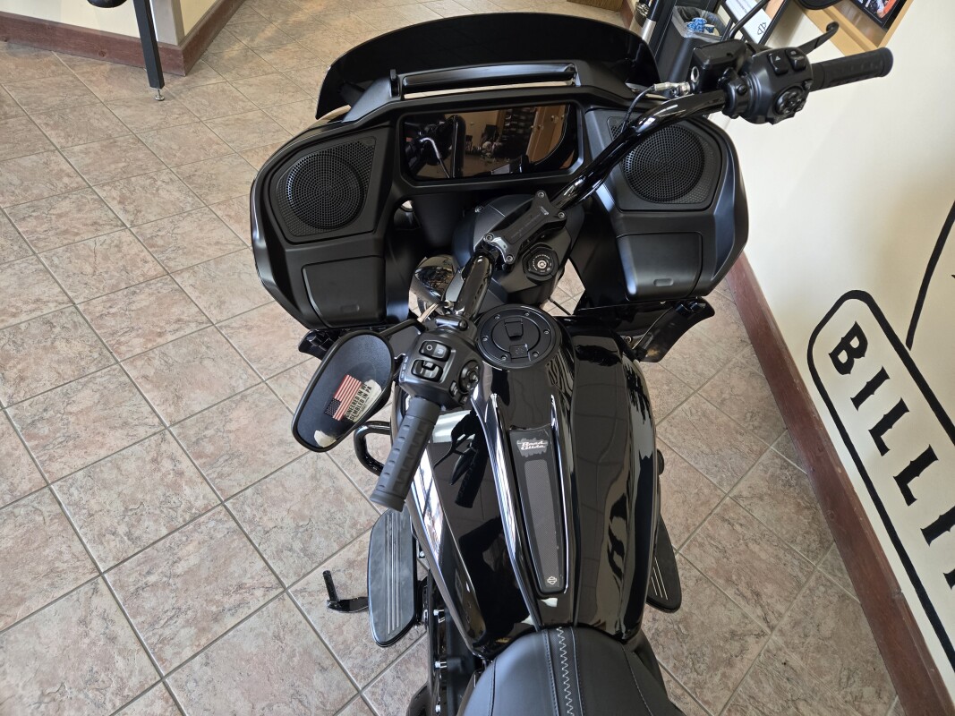 2025 Harley-Davidson Road Glide Vivid Black - Black Finish - Photo 4