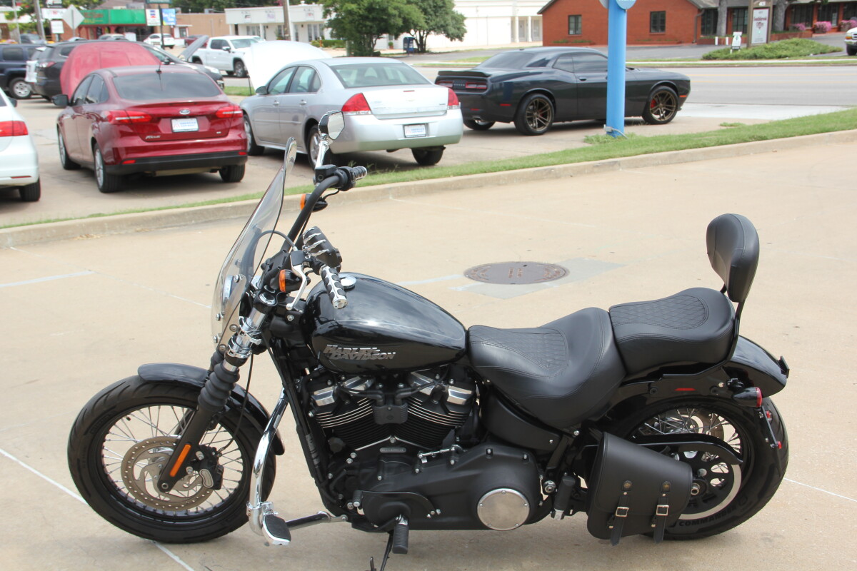 2020 Harley-Davidson Street Bob Vivid Black - Photo 3