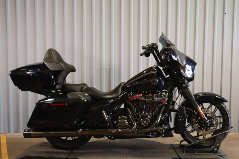2022 Harley-Davidson® CVO™ Street Glide® FLHXSE