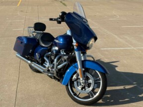 2017 Harley-Davidson® Street Glide® Special Superior Blue thumb 3