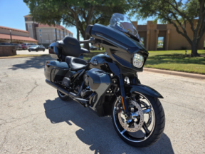 2025 Harley-Davidson® Street Glide® Ultra thumb 2