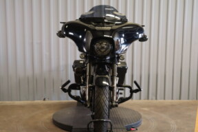 2022 Harley-Davidson® CVO™ Street Glide® FLHXSE thumb 1