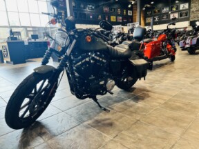 XL 883N 2021 Iron 883™ thumb 1