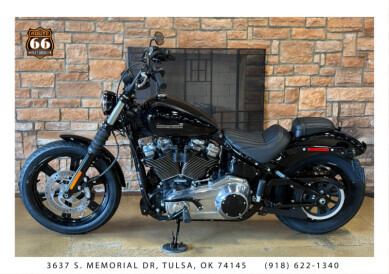 2025 Harley-Davidson Street Bob Vivid Black w/Laced Wheels - Photo 3