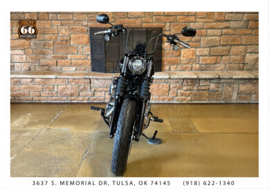2025 Harley-Davidson Street Bob Vivid Black w/Laced Wheels - Photo 2