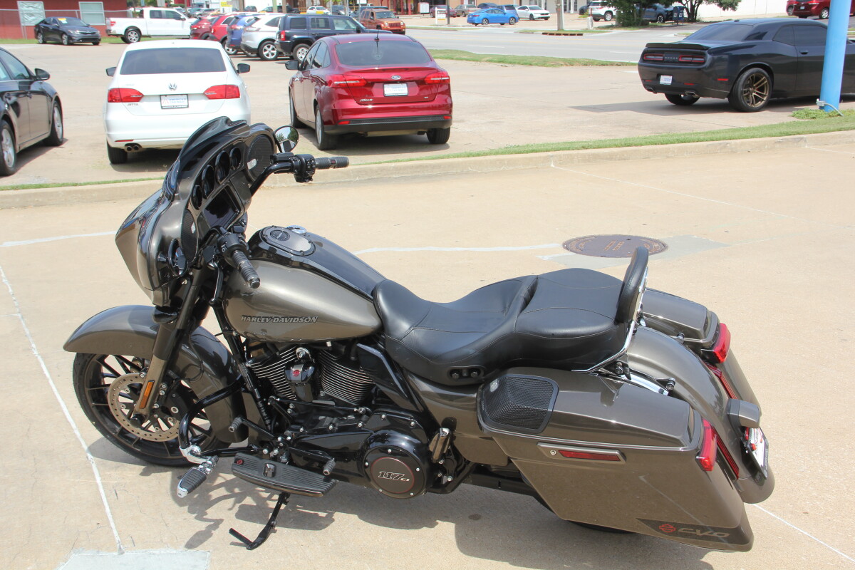 2021 Harley-Davidson CVO Street Glide Bronze Armor - Photo 7