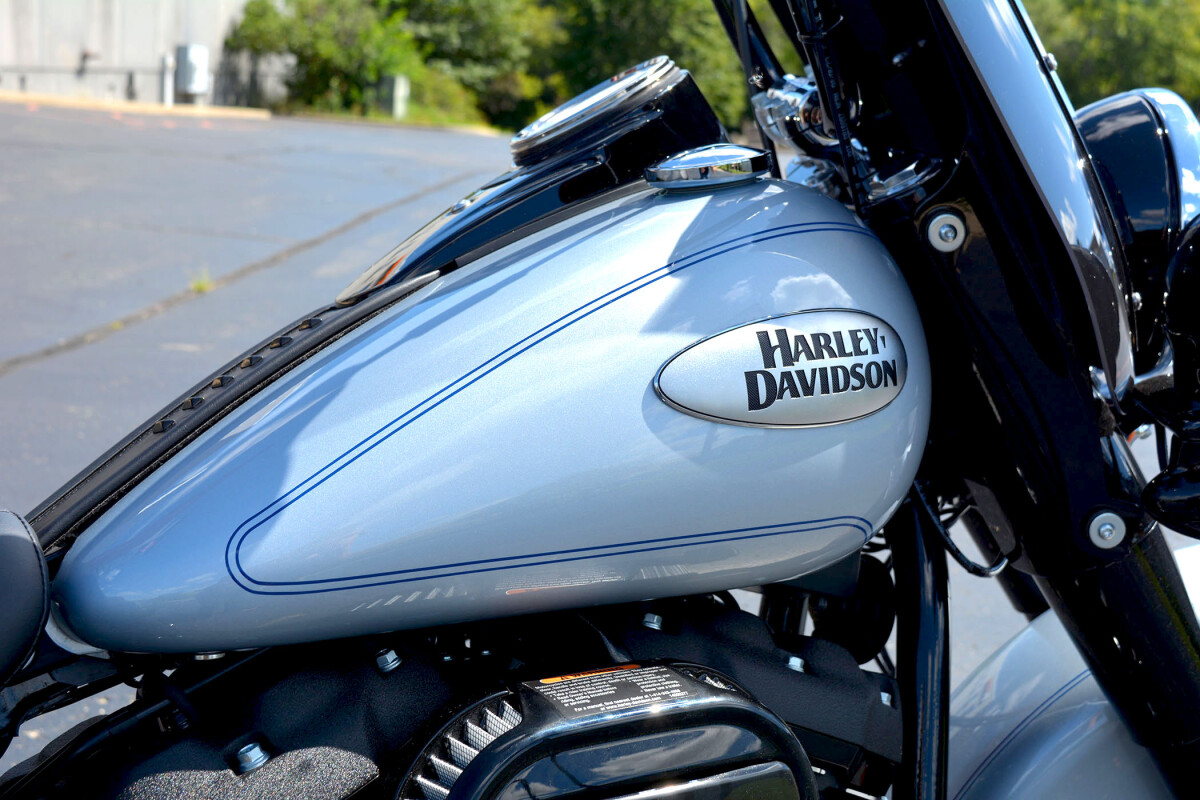 2024 Harley-Davidson Heritage Classic Atlas Silver Metallic - Black Finish - Photo 10