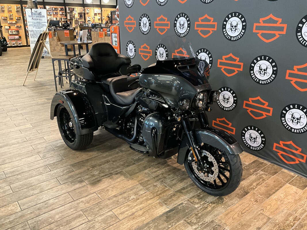FLHTCUTG 2025 Tri Glide Ultra - Photo 2