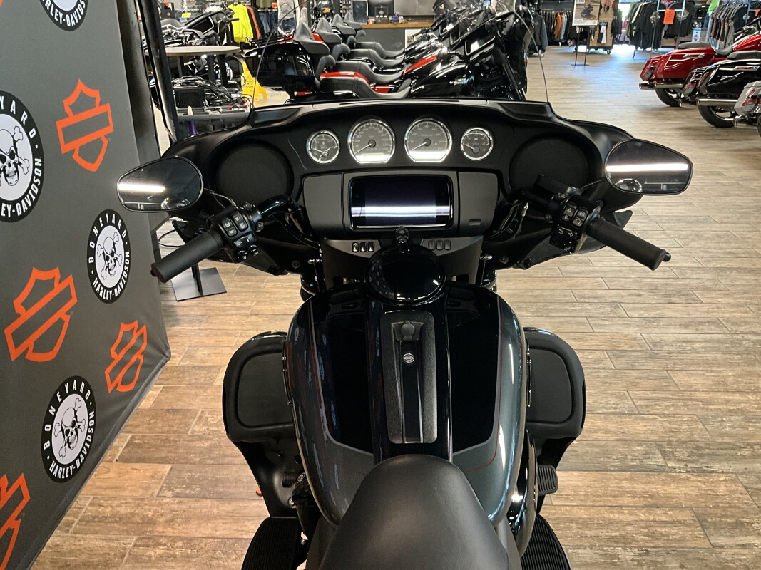 FLHTCUTG 2025 Tri Glide Ultra - Photo 4