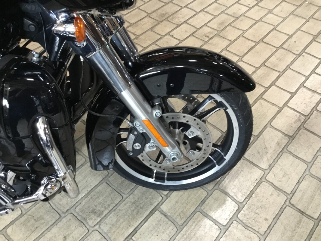 2014 Harley-Davidson Street Glide Vivid Black - Photo 3