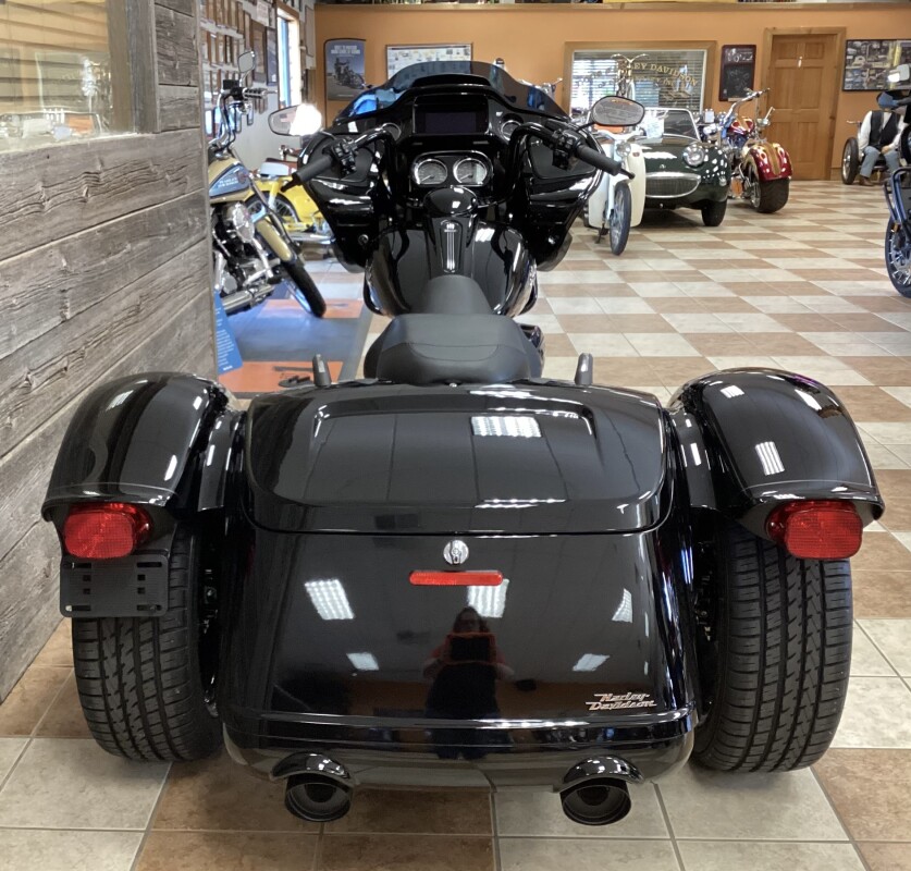 2025 Harley-Davidson Road Glide 3 Vivid Black - Black Finish - Photo 3