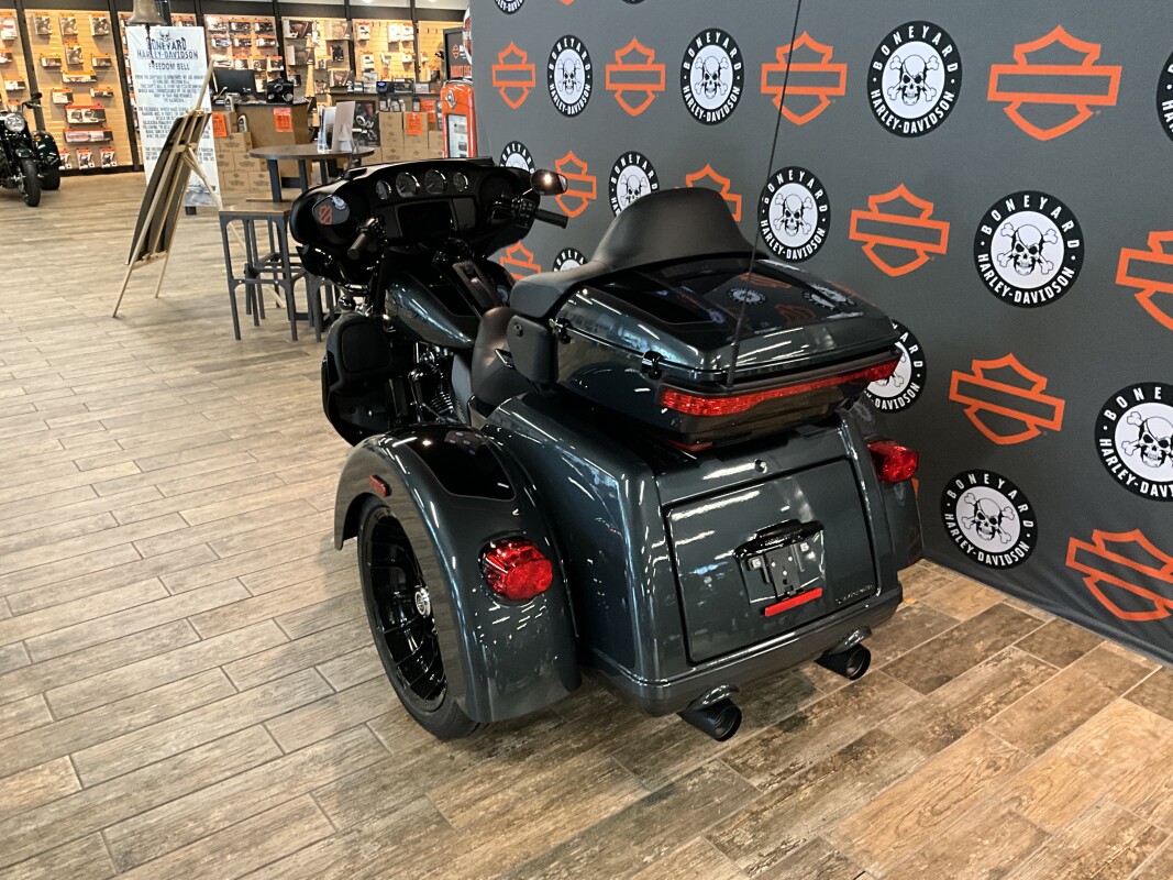 FLHTCUTG 2025 Tri Glide Ultra - Photo 8