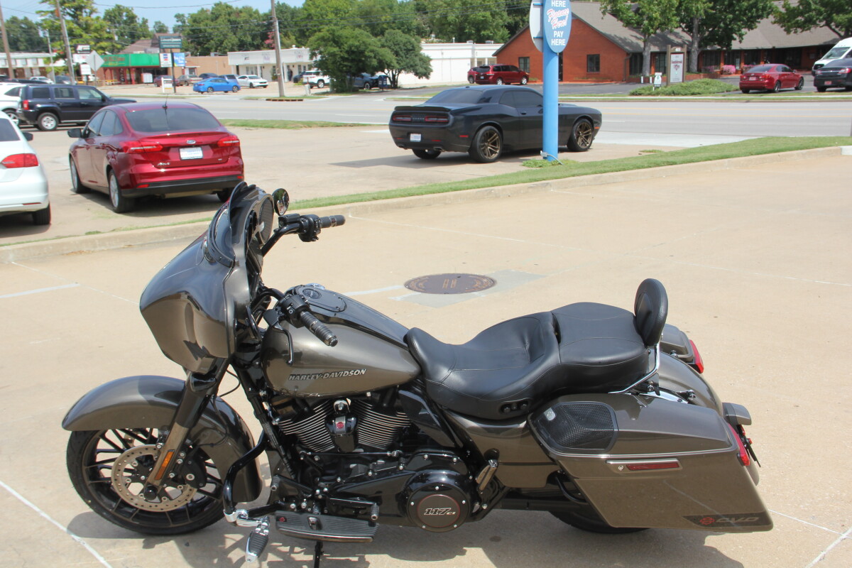 2021 Harley-Davidson CVO Street Glide Bronze Armor - Photo 3