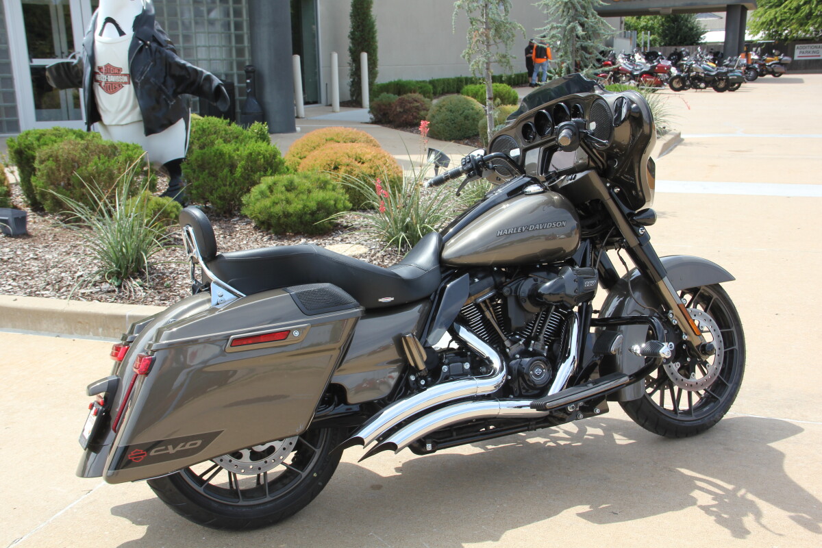 2021 Harley-Davidson CVO Street Glide Bronze Armor - Photo 5