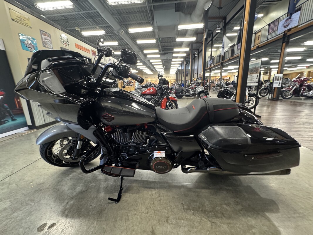 2025 Harley-Davidson CVO Road Glide FLTRXSE - Photo 10