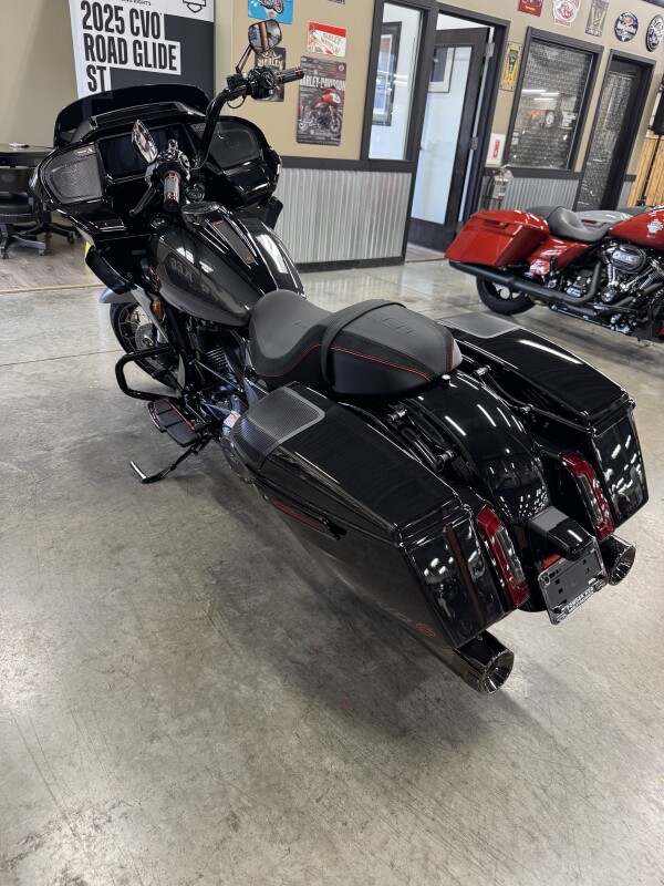 2025 Harley-Davidson CVO Road Glide FLTRXSE - Photo 9
