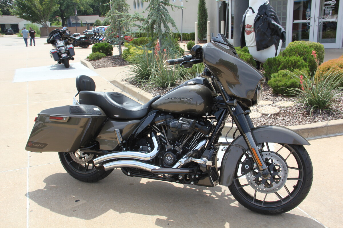 2021 Harley-Davidson CVO Street Glide Bronze Armor - Photo 4
