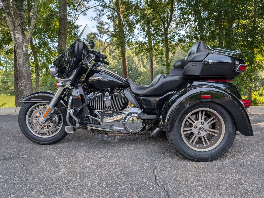 FLHTCUTG 2019 Tri Glide Ultra - Photo 9