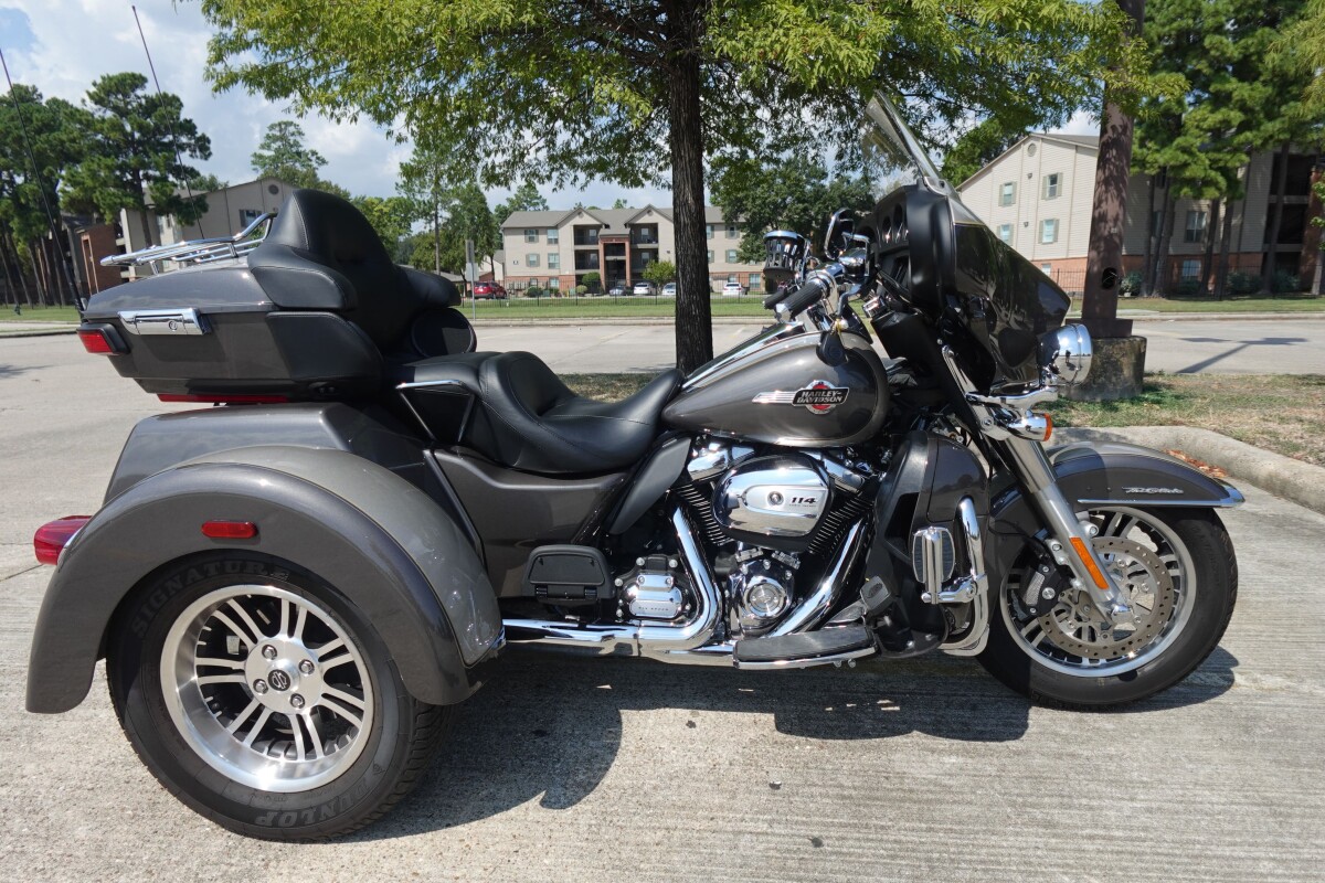 2023 Harley-Davidson Tri Glide Ultra FLHTCUTG