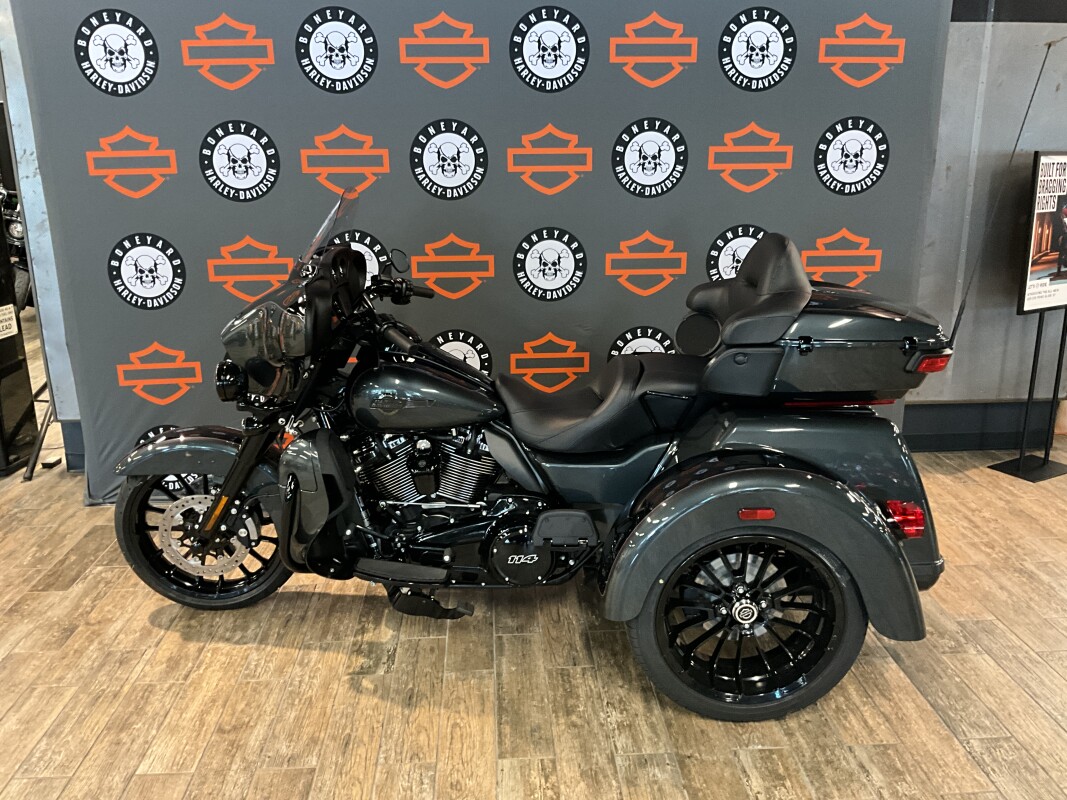FLHTCUTG 2025 Tri Glide Ultra - Photo 6