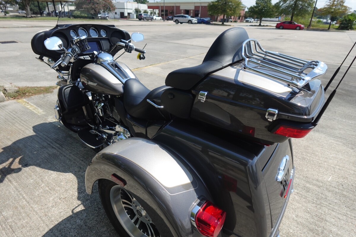 2023 Harley-Davidson Tri Glide Ultra FLHTCUTG - Photo 6