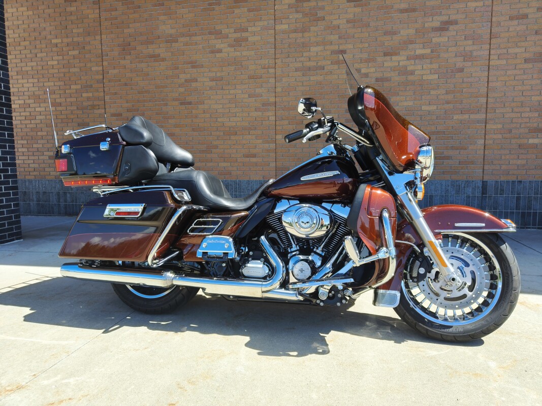 2011 Harley-Davidson Electra Glide Ultra Limited Two-Tone Dark Candy Root Beer/Light Candy Root Be