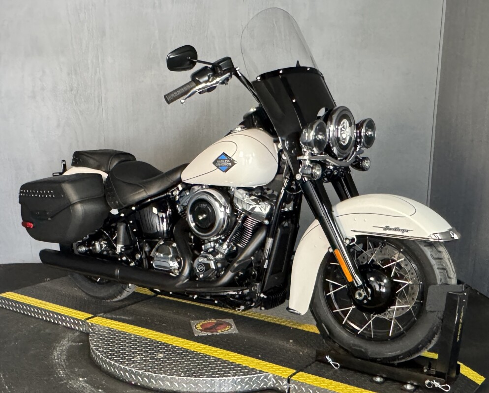 2025 Harley-Davidson Heritage Classic FLHC WHITE ONYX PRL W/ PINSTRIPE - Photo 7
